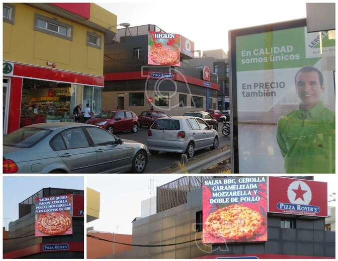 La gran pantalla instalada en el chaflán de un establecimiento de La Barranquera/TA.